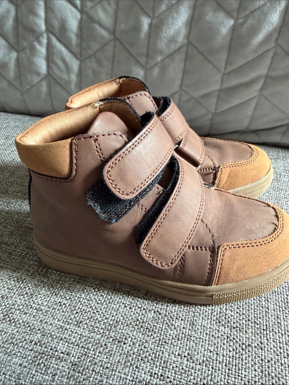 Kids High-Top Velcro Sneakers in Brown